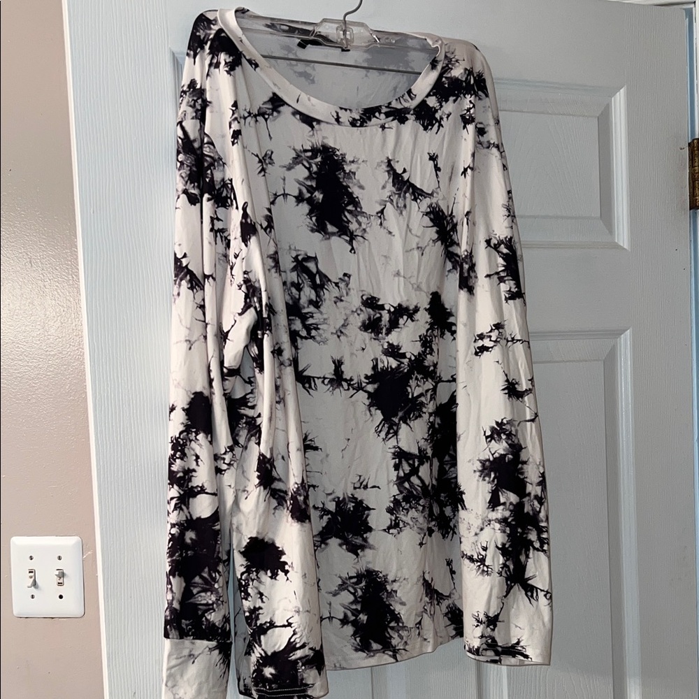 Black & White Tie-Dye Long Sleeve Top